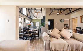 Ginger Barn 5 Sleeper - 1Km From Menlyn